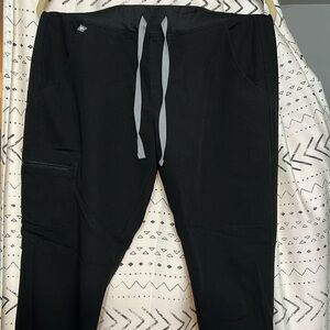 FIGS Zamora Jogger Scrub Pants - Black